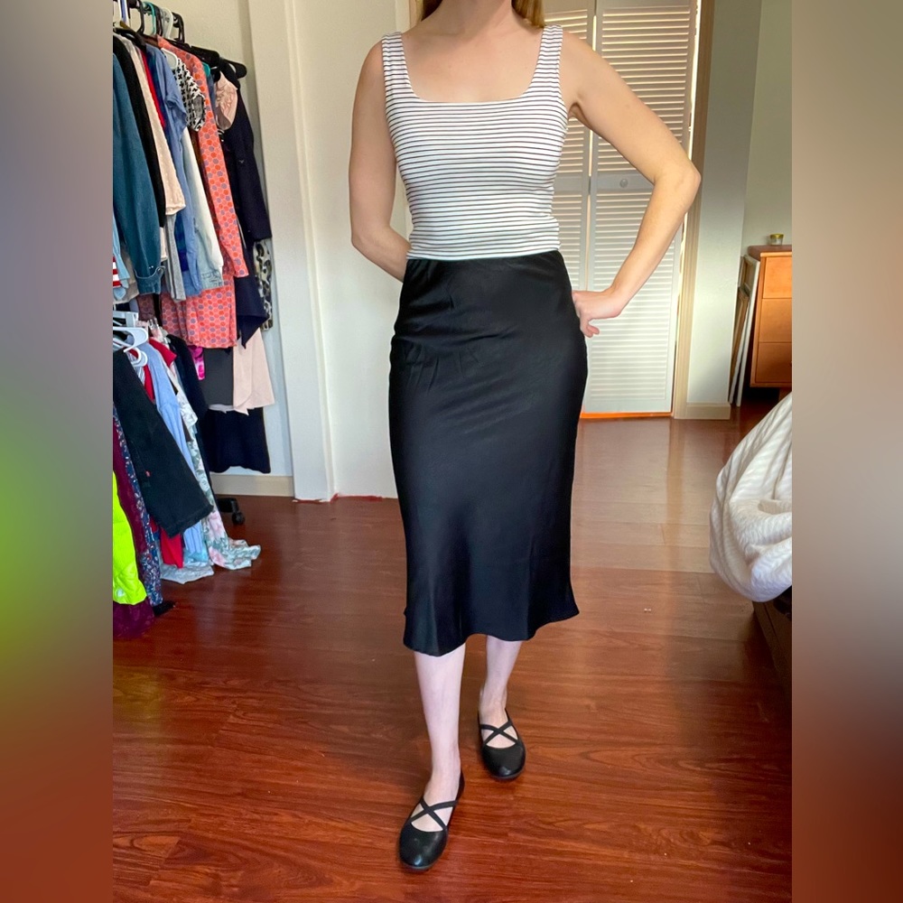 Carly Jean Los Angeles Black Sateen Midi Skirt size small